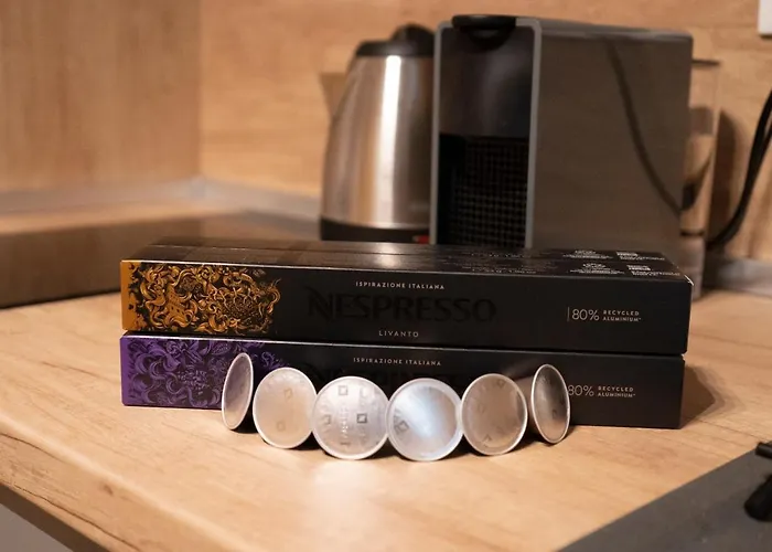 Urban Elegance By Eagles' Bridge *