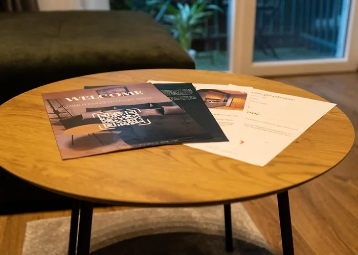 Urban Elegance By Eagles' Bridge