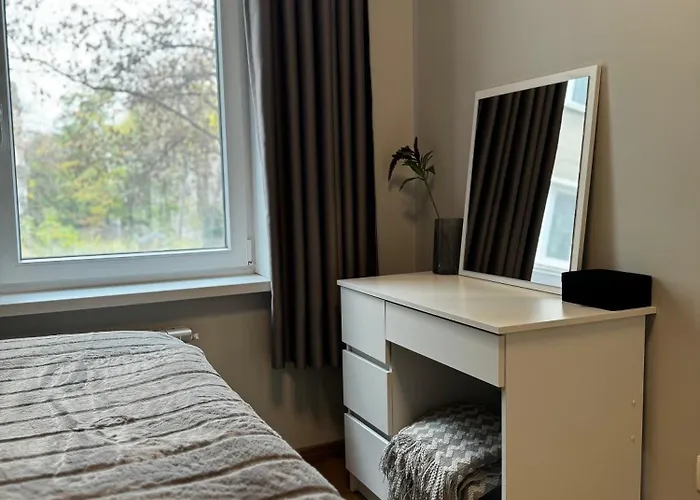 Urban Elegance By Eagles' Bridge