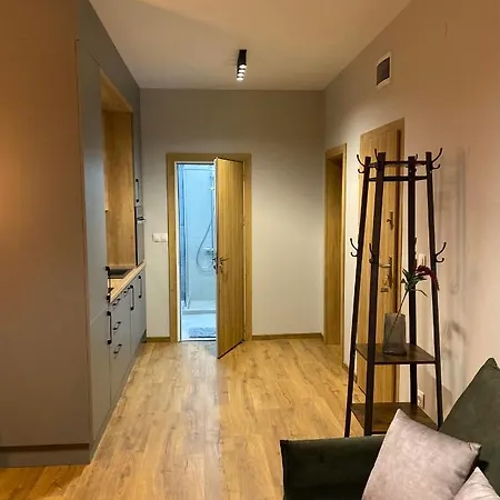 Urban Elegance By Eagles' Bridge *