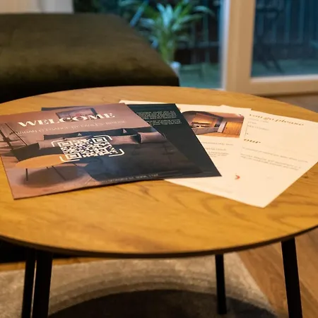 Urban Elegance By Eagles' Bridge