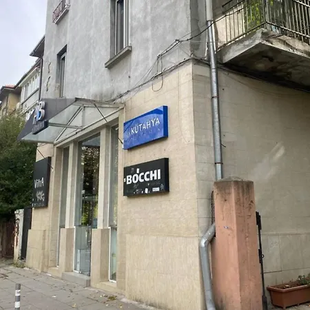 Urban Elegance By Eagles' Bridge