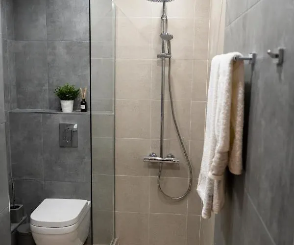 Urban Elegance By Eagles' Bridge Appartamento