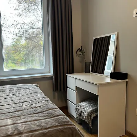 Urban Elegance By Eagles' Bridge